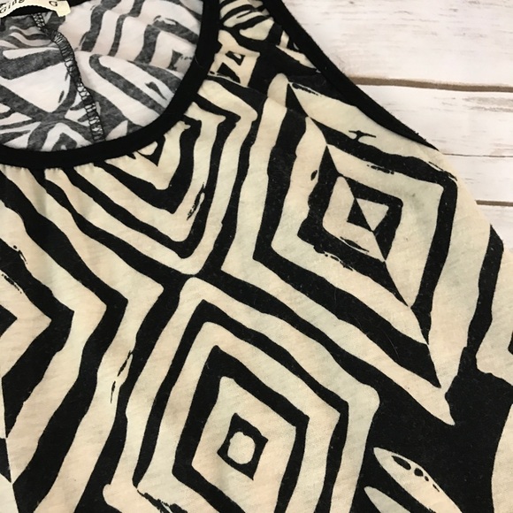 Aztec Black & Tan Print sleeveless Top - Picture 2 of 3